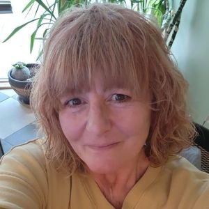 Meet your Posher, Dena